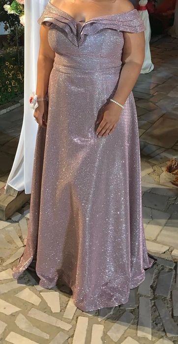 Официална рокля.