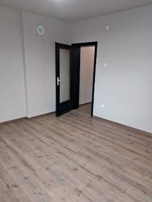 Дава се под наем Тристаен апартамент в София, Център - 111 кв.м за 1150 € - Снимка #2