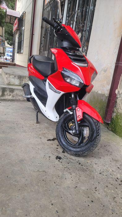 Skutr sotiladi 125 kub