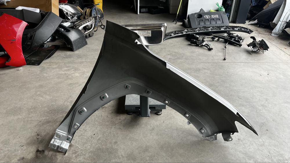 Преден десен и ляв калник • Hyundai Tucson 2021→