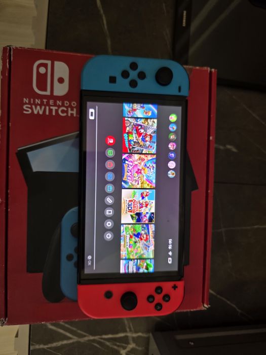 Vând Nintendo Switch OLED – modat – stare foarte bună – pachet complet