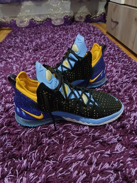 Nike LeBron 18 Dynasty - Minneapolis Lakers


174 €- Mărimea 42,5 Originali