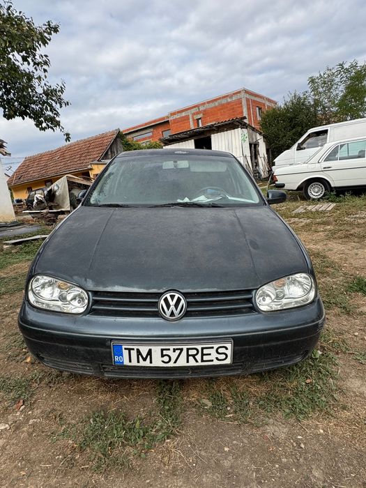 Vând golf 4, 1.6 benzină + gpl, nu pornește