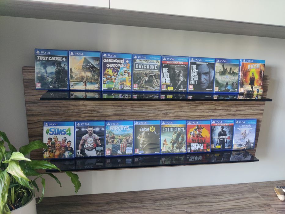 Playstation 4 slim 1TB, два контролера и игри