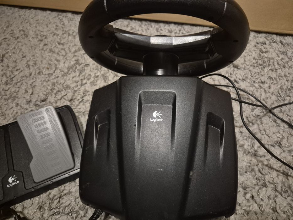 Volan Logitech Racing wheel + pedale  ptr Laptop, calculator,  PC..