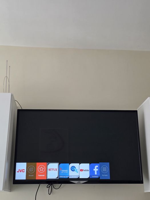 Смарт телевизор JVC 47"