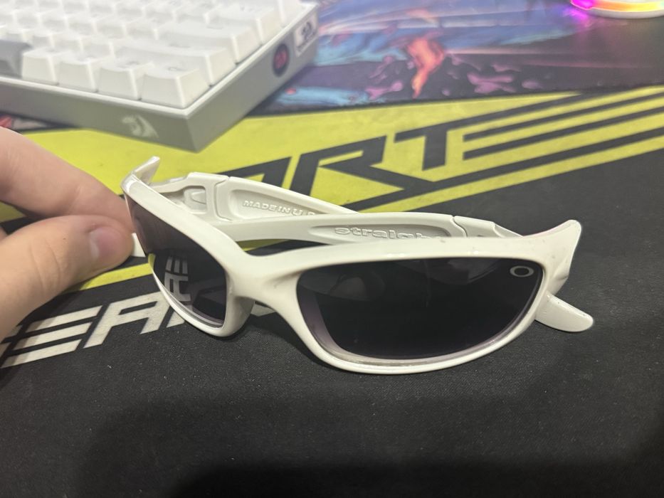 солнцезащитные очки Oakley