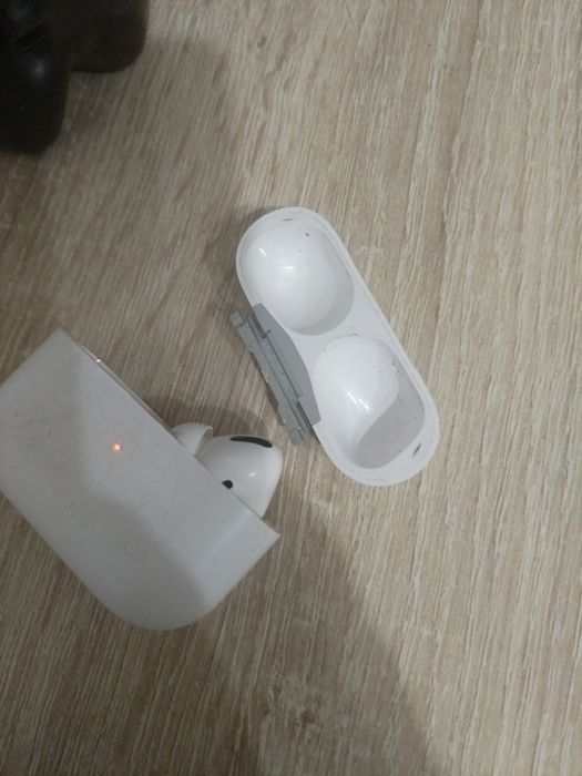 Продам не ориг сломанные airpods pro 2