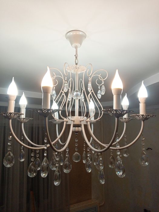 Продам хрустальную люстру.