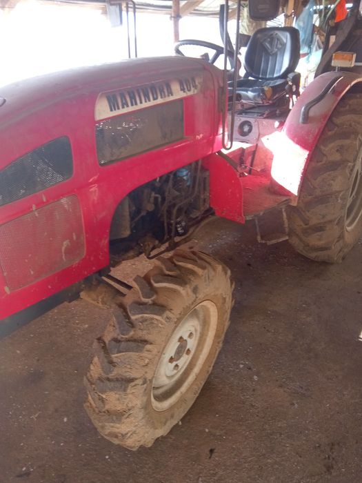 Vând tractor MAHINDRA