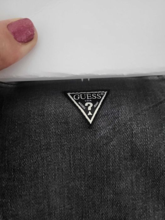 Оригинални дънки на Guess, M