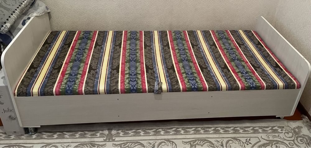 кровать бір адамдық