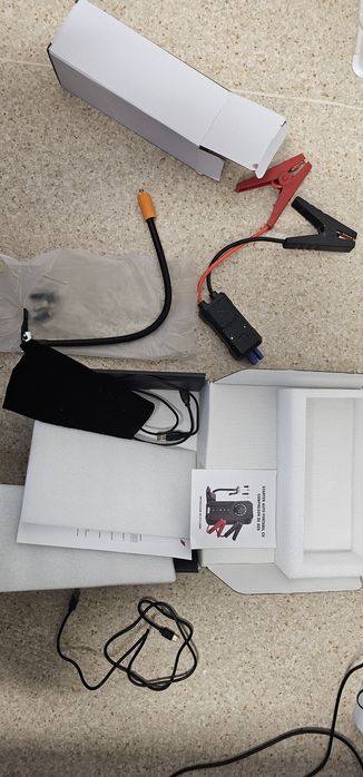 Starter Auto Portabil Cu Compresor 6000M ah Carmax -accept si schimb