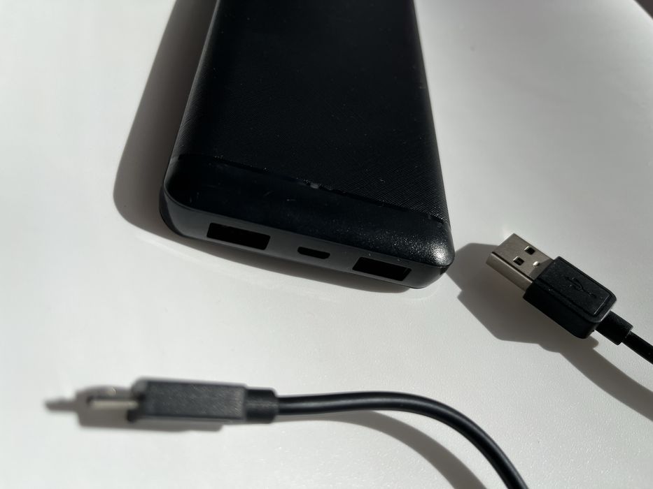 Пауэрбанк черный цвет