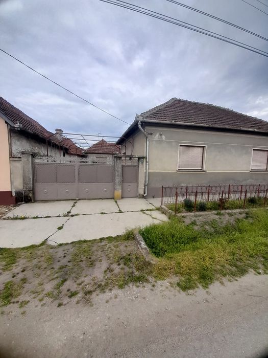 Vand casa 2622 mp in Beliu