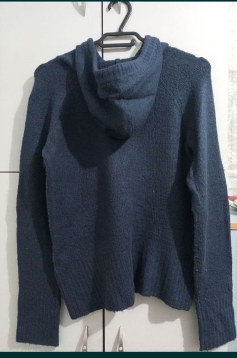 Pulover bleumarin cu carouri și glugă mărimea M