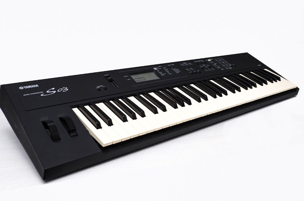 синтезатор YAMAHA S 03