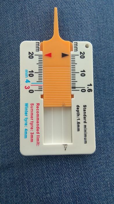 грайфомер за измерване грайфера на автомобилната гума,