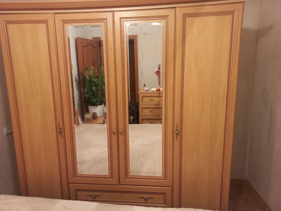 Продам спальный гарнитур