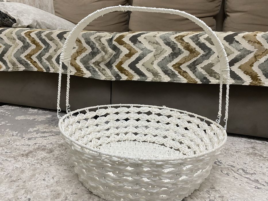 Продам корзинку плетеную