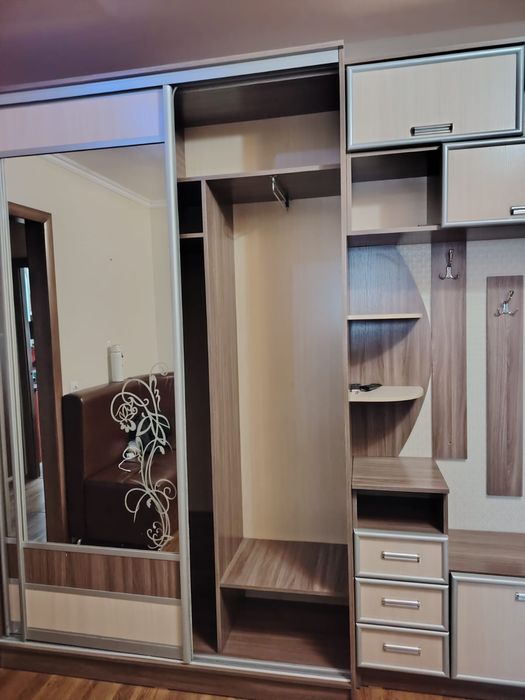 Продается шкаф на прихожую