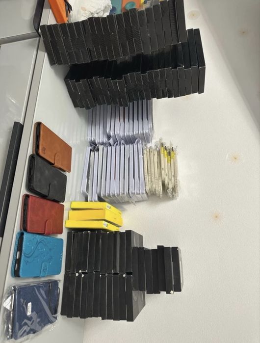 Vand lot de 180 huse de telefon