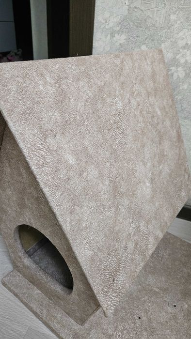 Дом для кошек и мелких собачек