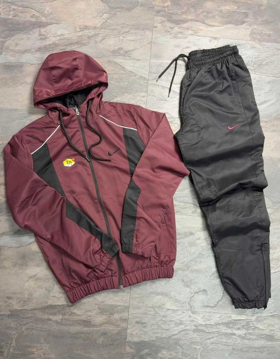 Модерен мъжки шушляков екип/анцуг NIKE – стил, комфорт и спортна визия за всеки ден!