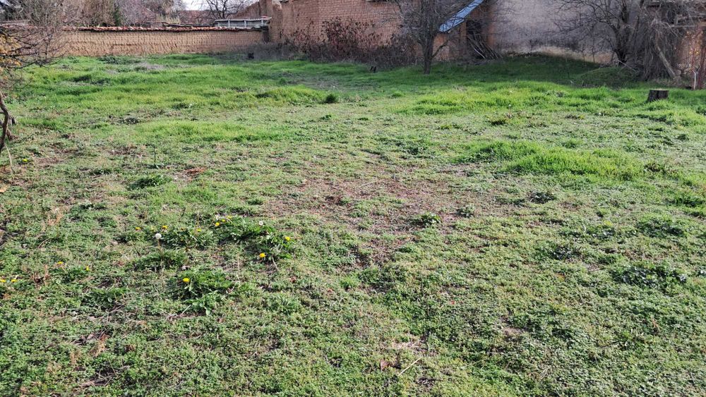 Къща с голям двор с.Ветрен