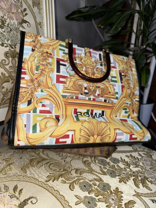 продается сумка бренд фенди оригинал в отличном состоянии