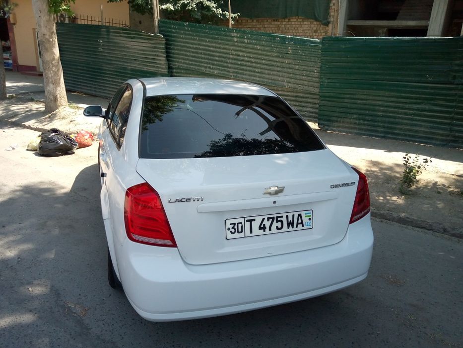 Ласети 211   белого света