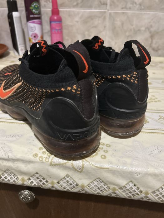 Nike vapormax черни с оранжево