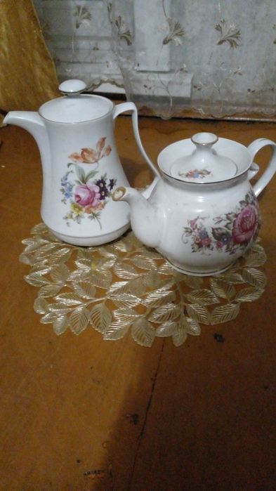 Продам 2 чайничка.