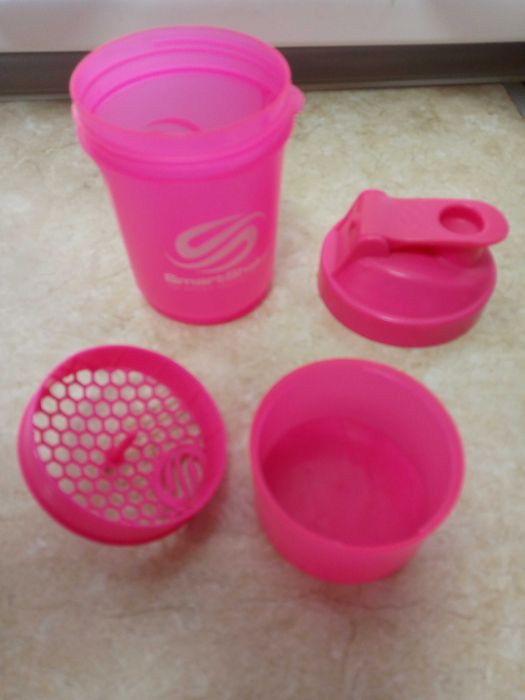 Продам шейкеры 2шт  для напитков и спорта.30 тыс за 2шт