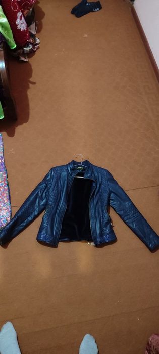 Kiyimlar yangi va 1 . 2 marta kiyilgan