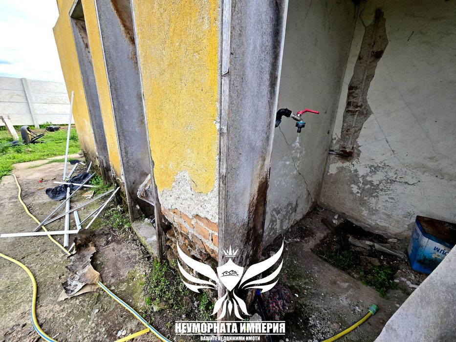 Продавам парцел 1709кв сграда 100кв промишлена зона север село Болярци