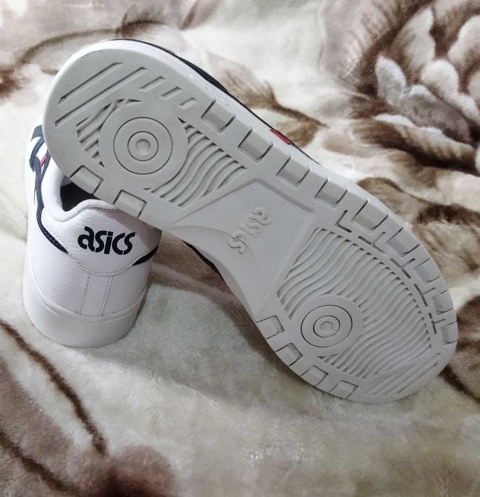 Новые кожаные кроссовки ASICS, размер 43