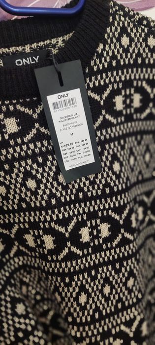 Bluza scurta,material placut