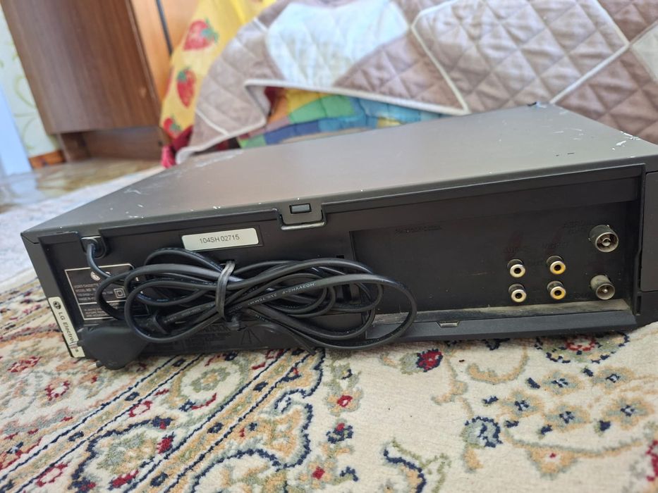 Видеомагнитофон LG BL-182W