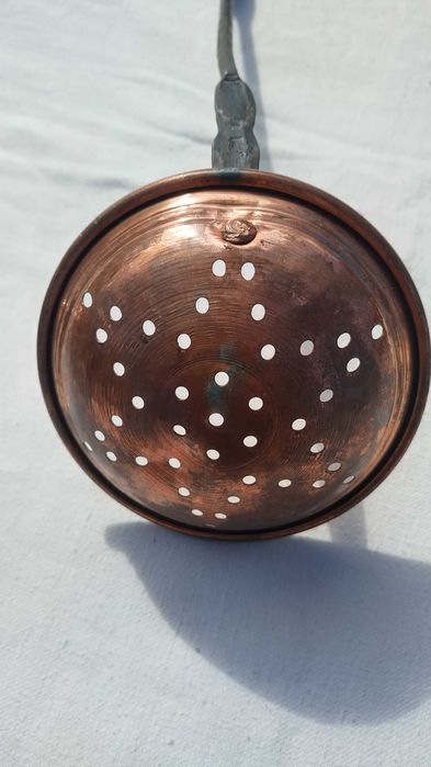 Меден решетъчен черпак и менче