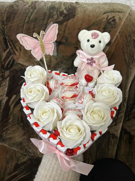 Aranjamente dulciuri, trandafiri de sapun Dragobete Martie Martisor