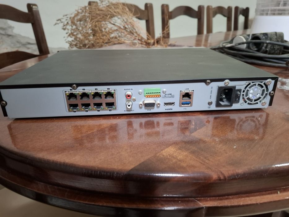 NVR Hikvision DS-7608NI-K2/8P – 8 canale IP, 8 porturi PoE