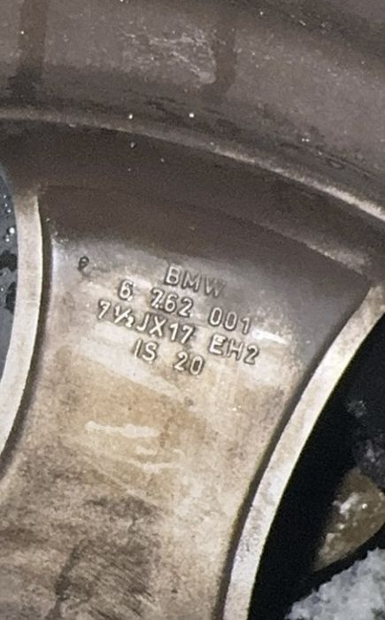Vând 225/ 45/ R17
