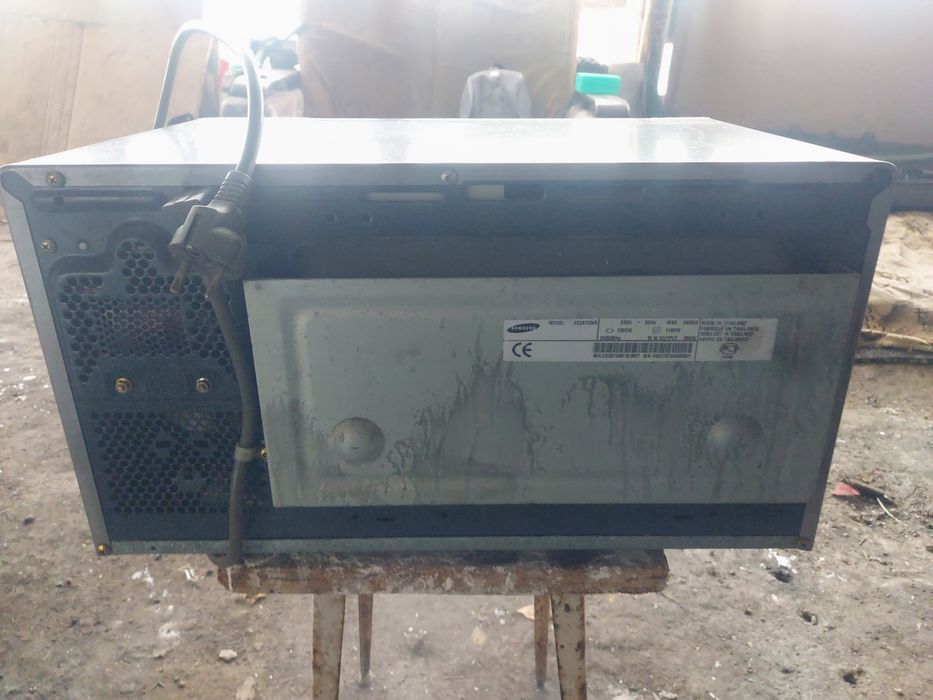 Продам микроволновку самсунг.