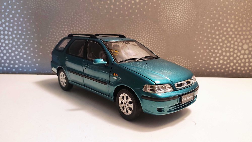Macheta 1:18 Fiat Palio Weekend Combi ELX SpeedGear 1.3 16v MCW 1999