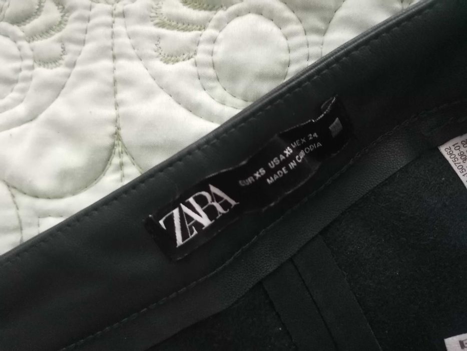 Pantaloni verzi Zara marimea XS