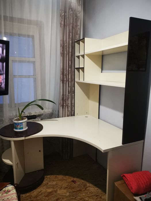 Продам шкаф с угловым столом