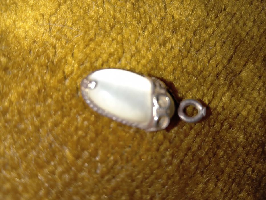 Сребърна висулка с лунен камък. Цена- 14 лв