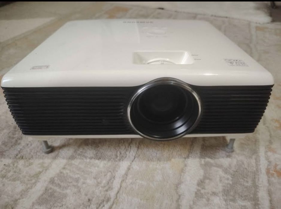 Страхотен проектор - made in Japan