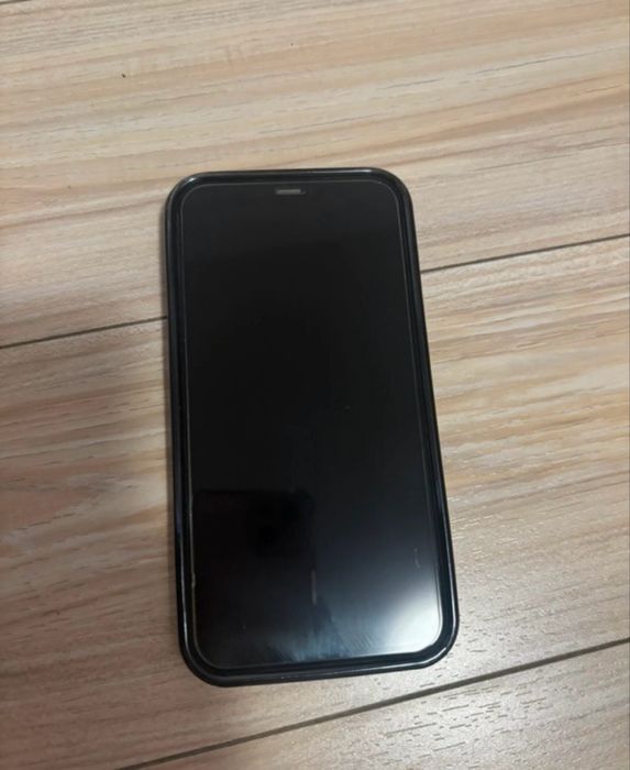 Vand iphone 11 negru